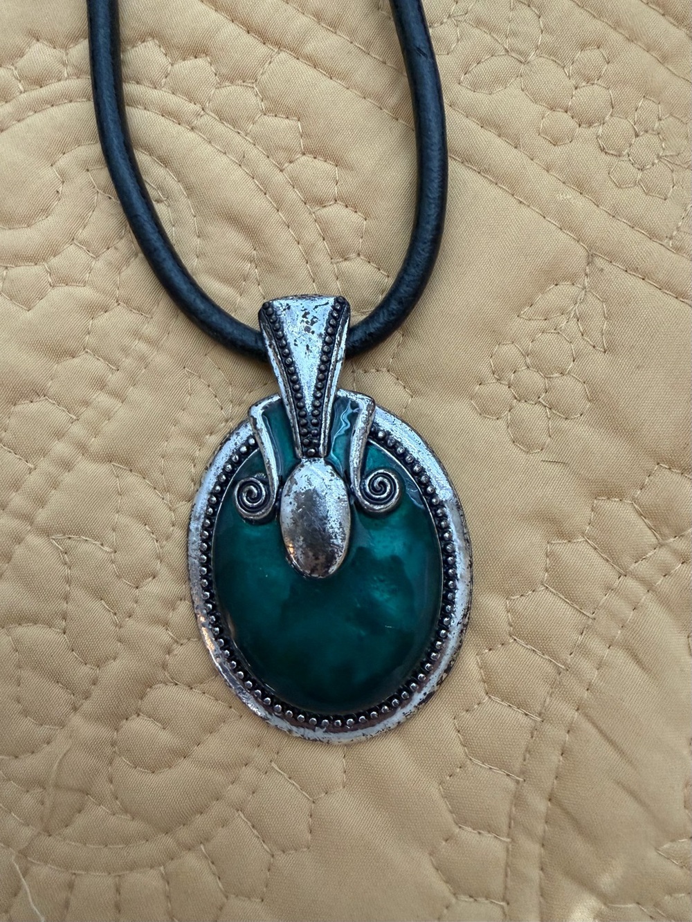 Silver-Tone Teal Oval Pendant Necklace - Vintage Women's Jewelry